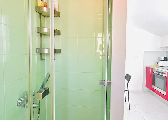 Tram 28 Cozy In Alfama