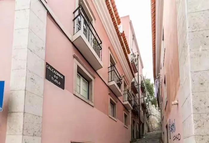 Tram 28 Cozy In Alfama Lisboa