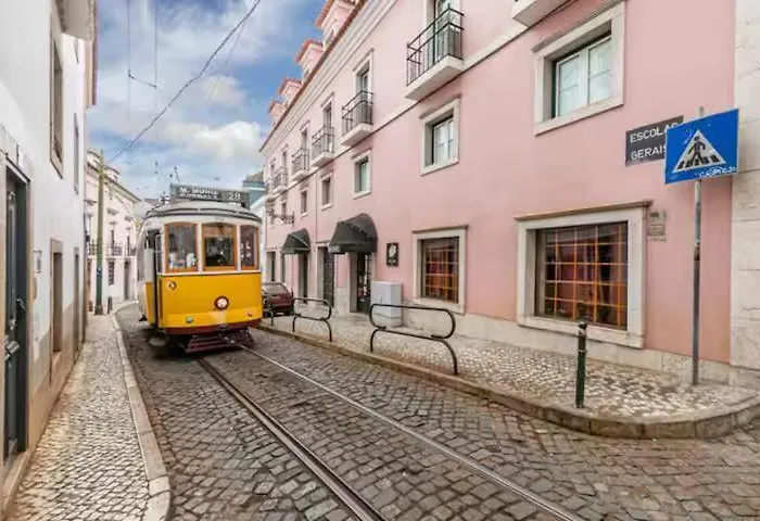 Tram 28 Cozy In Alfama